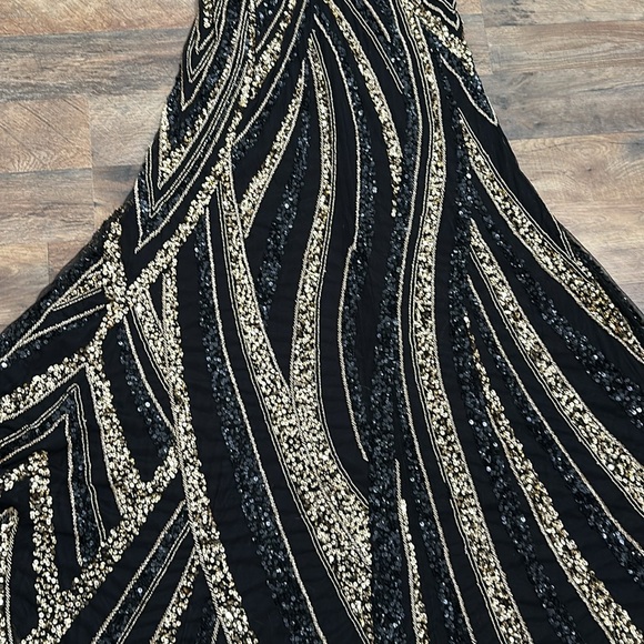 Ashley Lauren 11236 size 6 V Neck Slit Beaded Sequin Prom Dress Pageant Gown - Picture 10 of 15